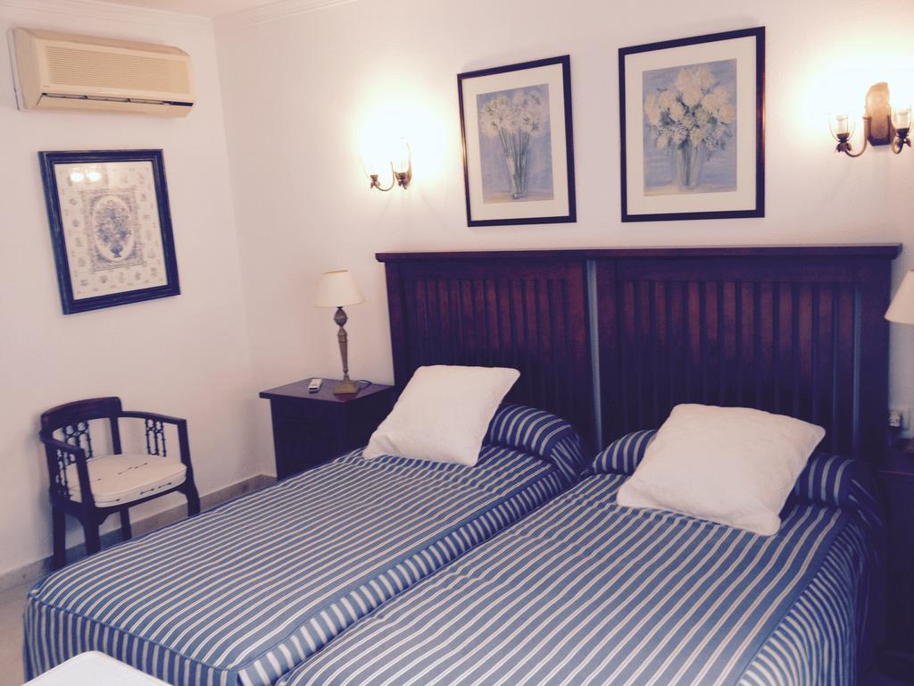 Dominion Apartments Estepona Room photo